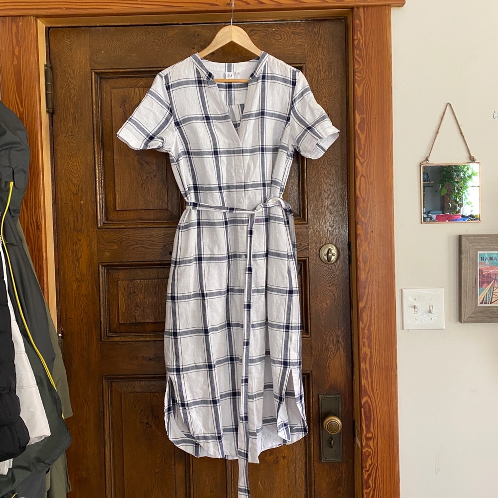 Gap white checkered linen dress w/ pockets
